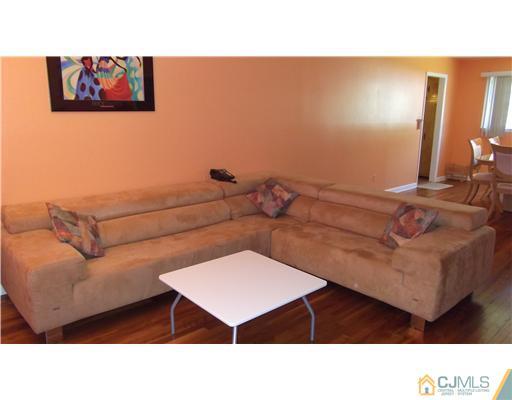 4 Brox Road Edison, NJ 08817 - Photo 7 of 19