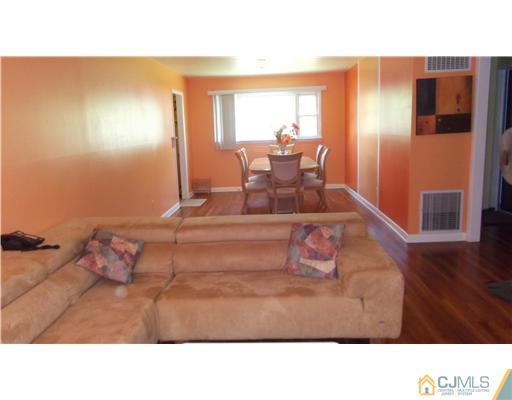 4 Brox Road Edison, NJ 08817 - Photo 8 of 19