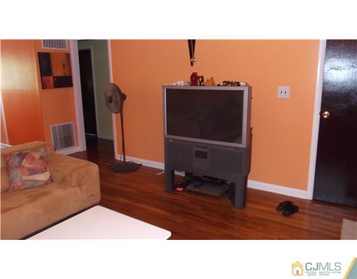 4 Brox Road Edison, NJ 08817 - Photo 9 of 19