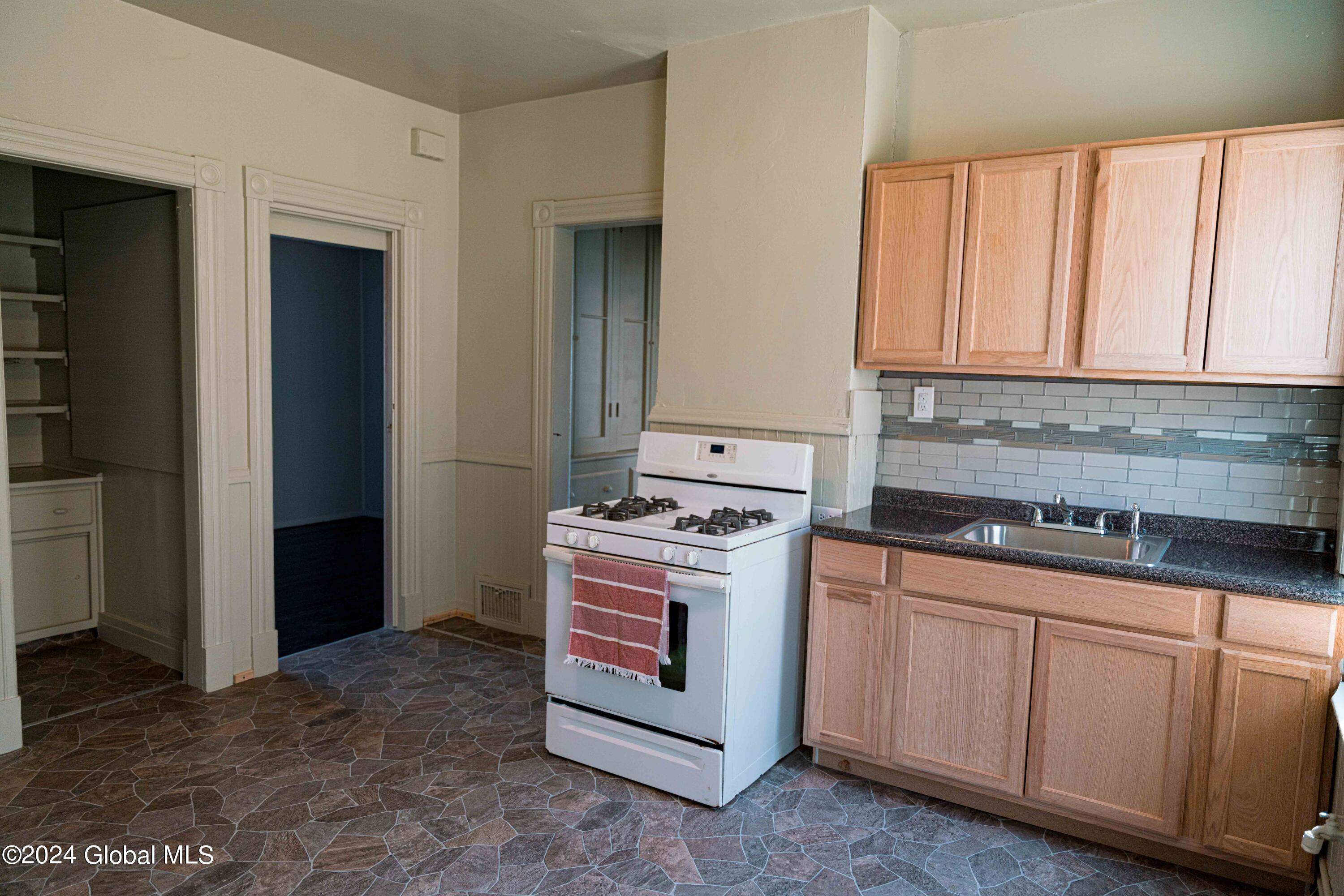 1627 Van Vranken Avenue Schenectady, NY 12308 - Photo 21 of 43 1627 Van Vranken-24