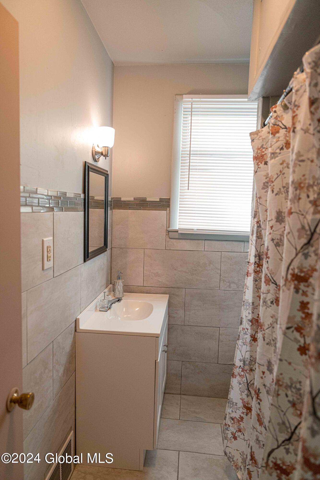 1627 Van Vranken Avenue Schenectady, NY 12308 - Photo 10 of 43 1627 Van Vranken-57