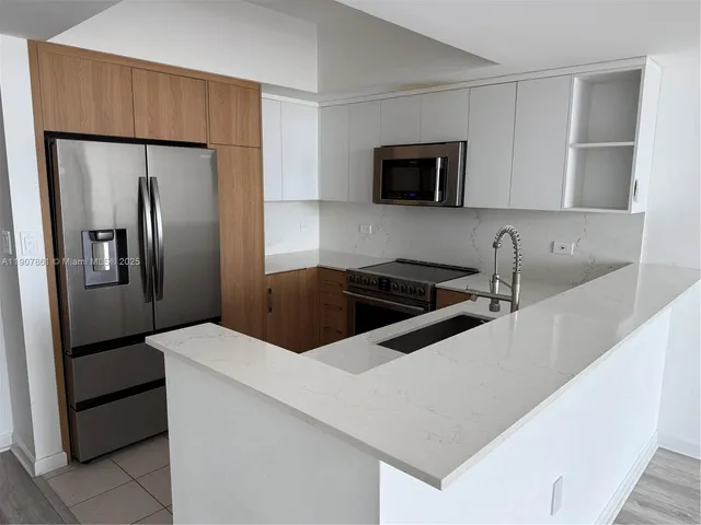 $2,800 | 140 South Dixie Highway, Unit 807, Hollywood, FL 33020