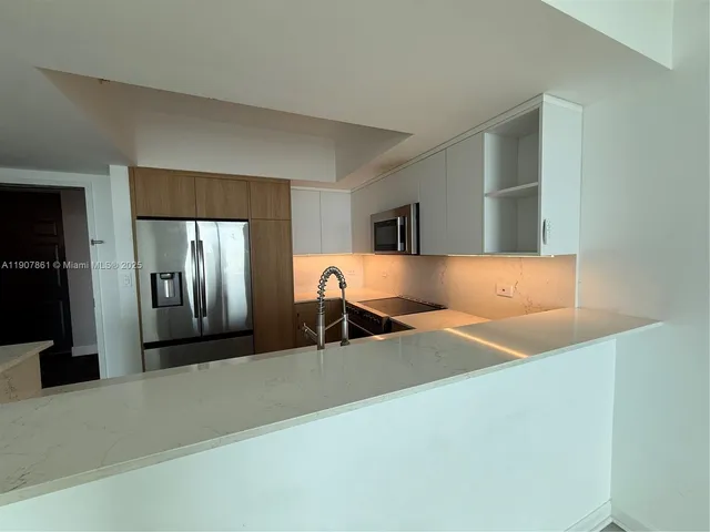 $2,800 | 140 South Dixie Highway, Unit 807, Hollywood, FL 33020