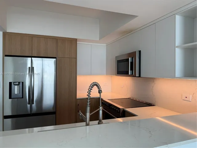 $2,800 | 140 South Dixie Highway, Unit 807, Hollywood, FL 33020