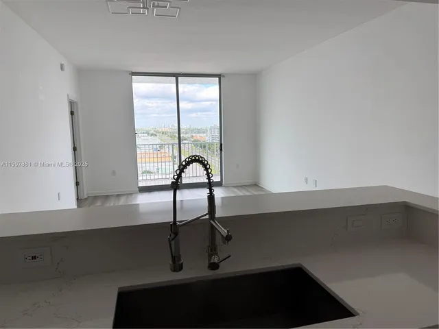 $2,800 | 140 South Dixie Highway, Unit 807, Hollywood, FL 33020