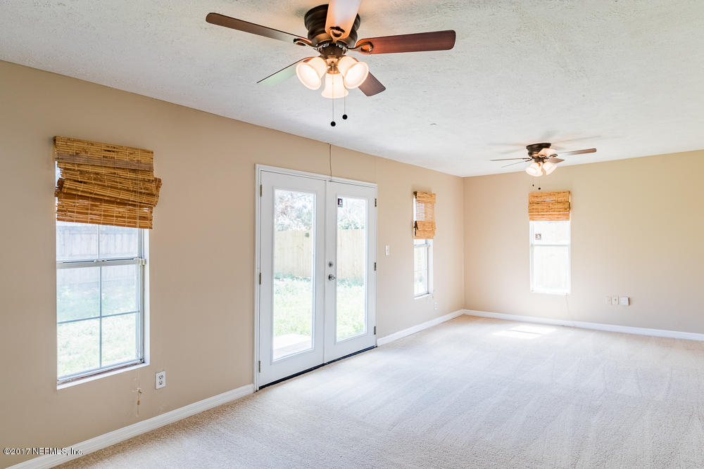 11211 Emuness Road Jacksonville, FL 32218 - Photo 13 of 25 Great room - doors leading to backyard