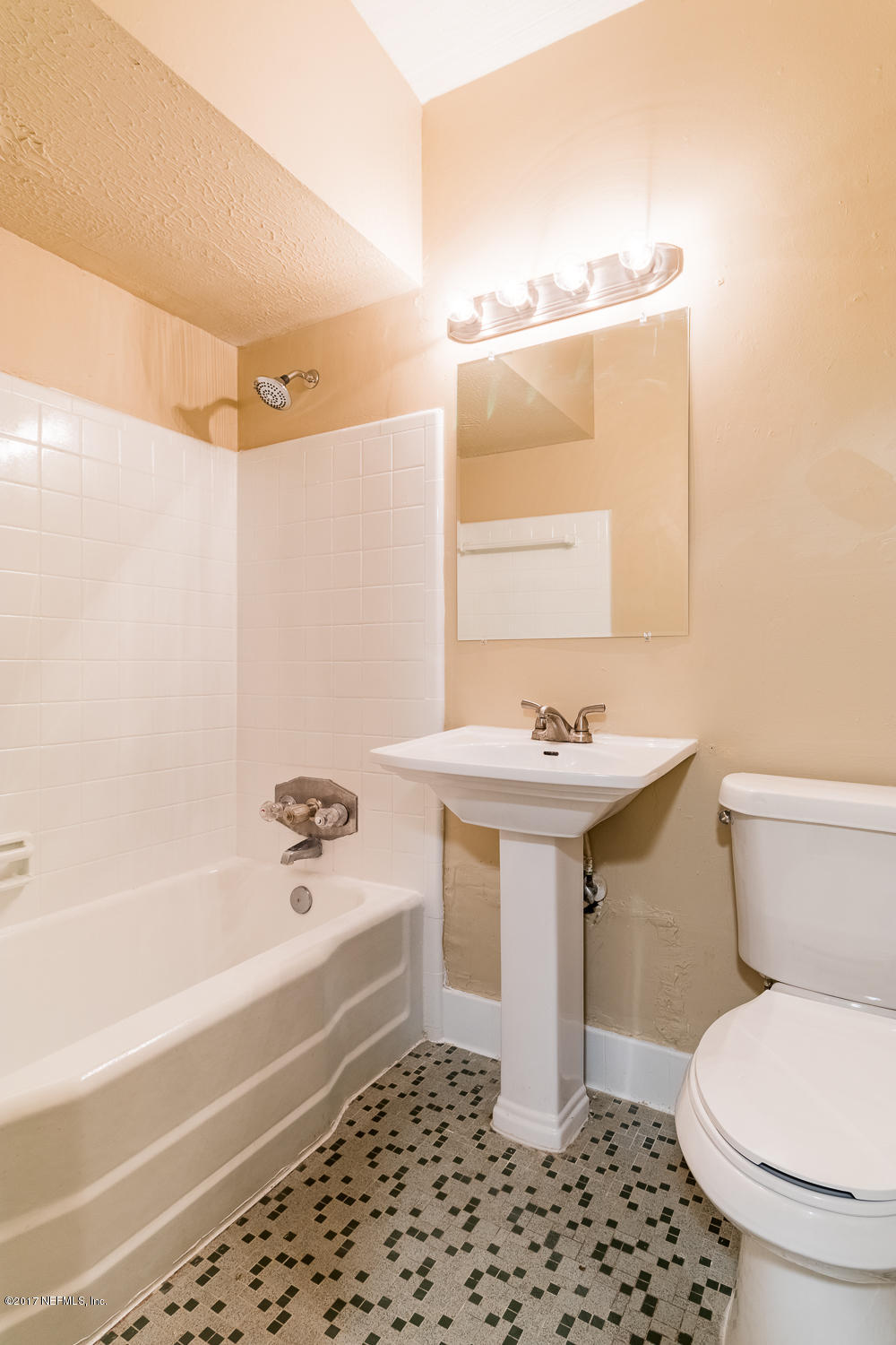 11211 Emuness Road Jacksonville, FL 32218 - Photo 21 of 25 Full bath 1