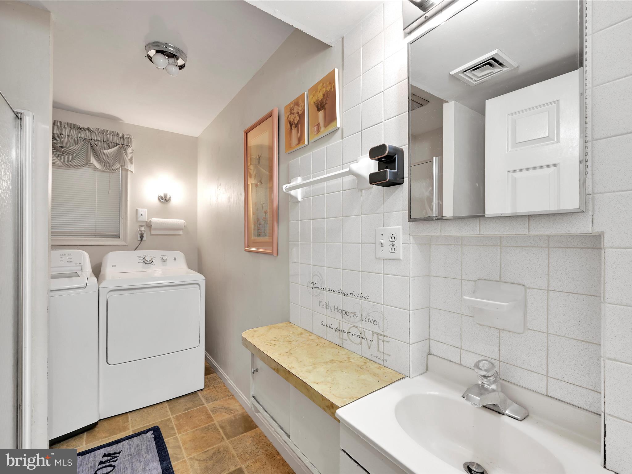 52 Green Acre Road Lititz, PA 17543 - Photo 25 of 47 Laundry