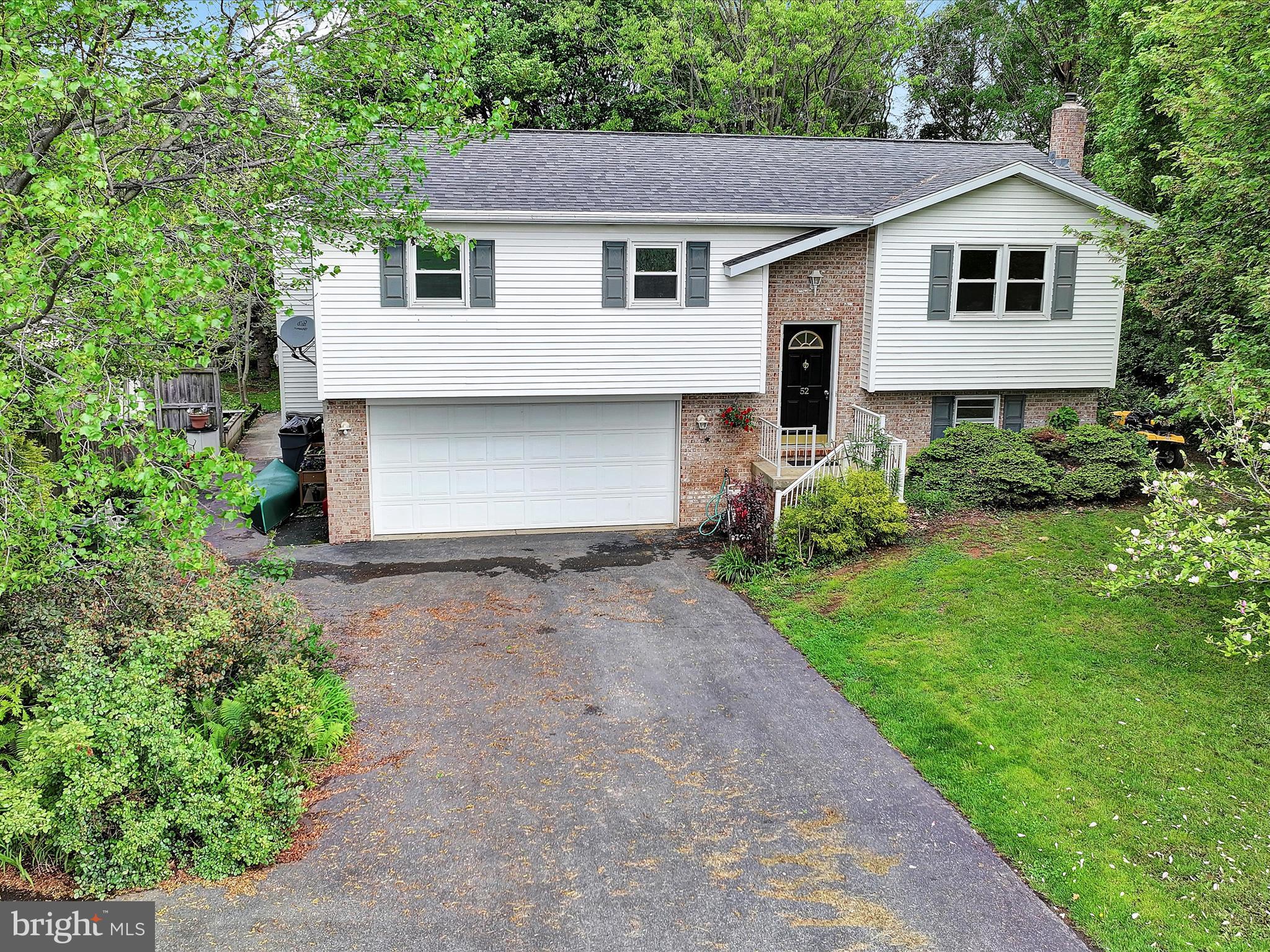 52 Green Acre Road Lititz, PA 17543 - Photo 3 of 47 Front Aerial