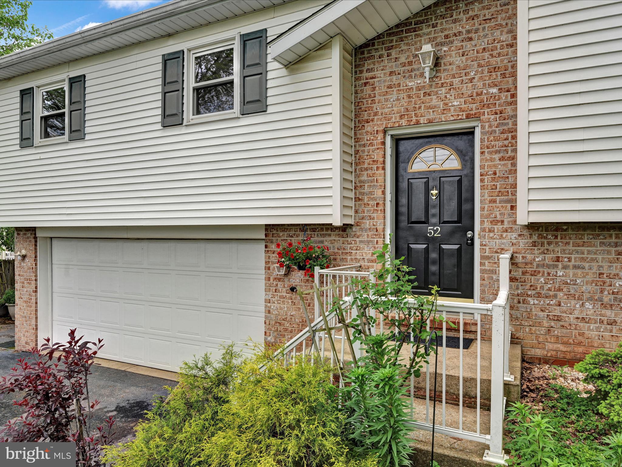 52 Green Acre Road Lititz, PA 17543 - Photo 7 of 47 Front Entrance