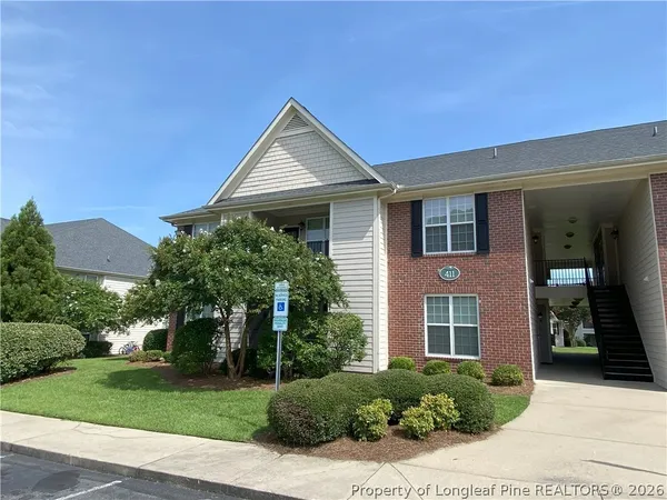 $1,550 | 411 Gallery Drive, Unit 201, Spring Lake, NC 28390
