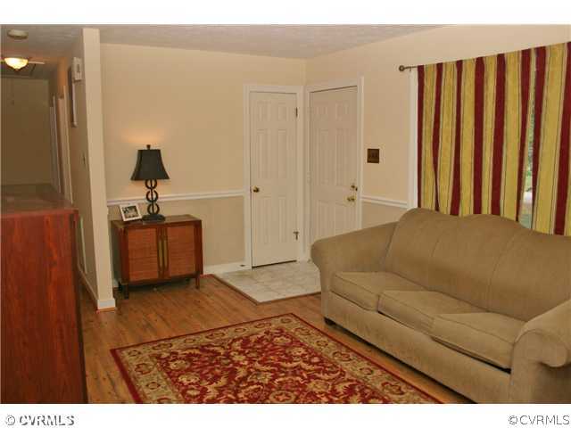 204 Riva Ridge Circle Sandston, VA 23150 - Photo 3 of 12 Living Room