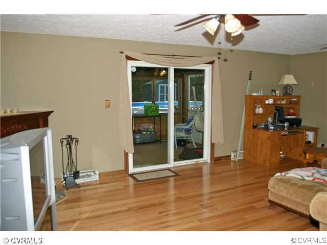 204 Riva Ridge Circle Sandston, VA 23150 - Photo 6 of 12 Den/Family/Great Room