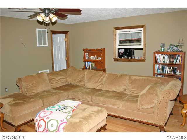204 Riva Ridge Circle Sandston, VA 23150 - Photo 7 of 12 Den/Family/Great Room