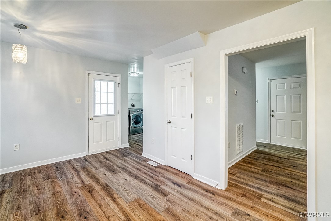 7554 Valencia Road Chesterfield, VA 23832 - Photo 4 of 36