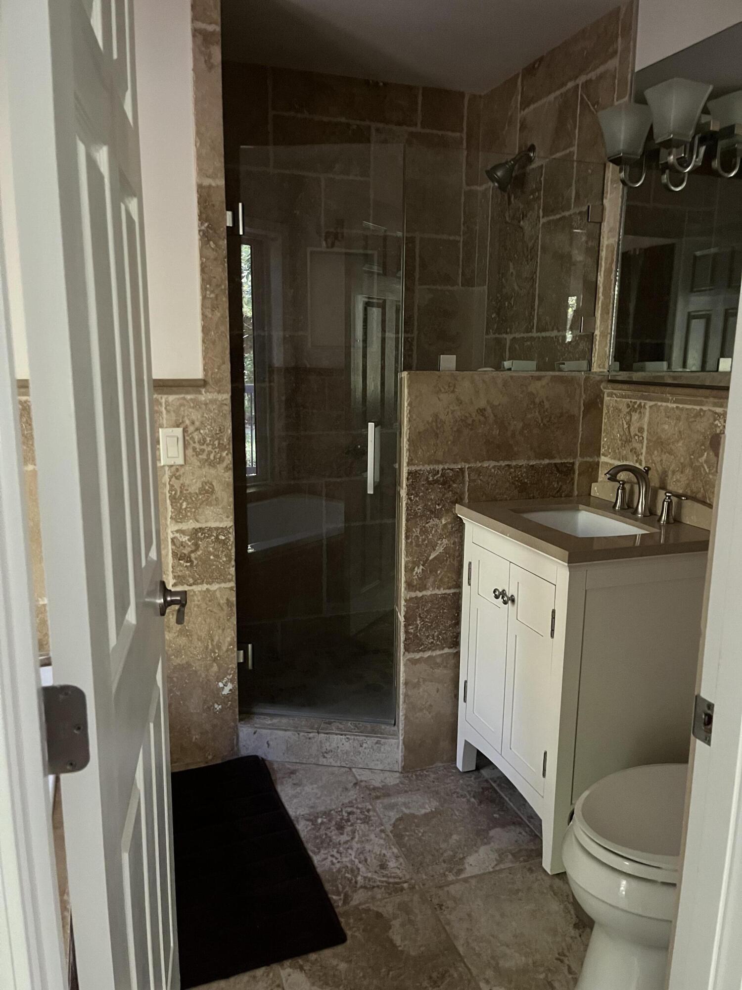 5488 Briceland Road Redway, CA 95560 - Photo 20 of 27 Ensuite 3