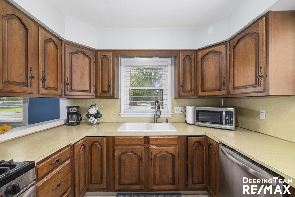 3037 Maple Grove Road Muskegon, MI 49441 - Photo 9 of 32 IMG_1009
