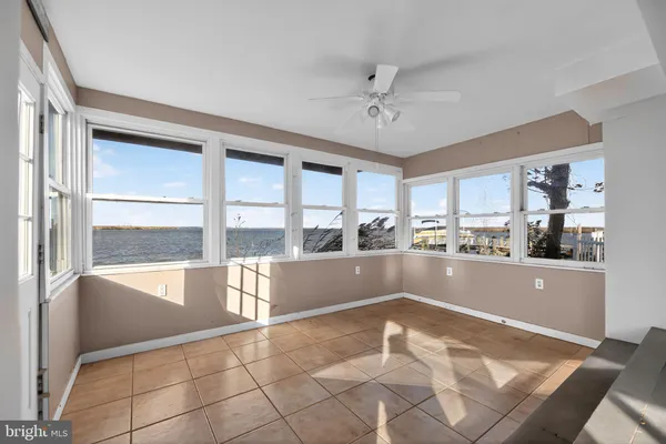 a view of an entryway with livingroom