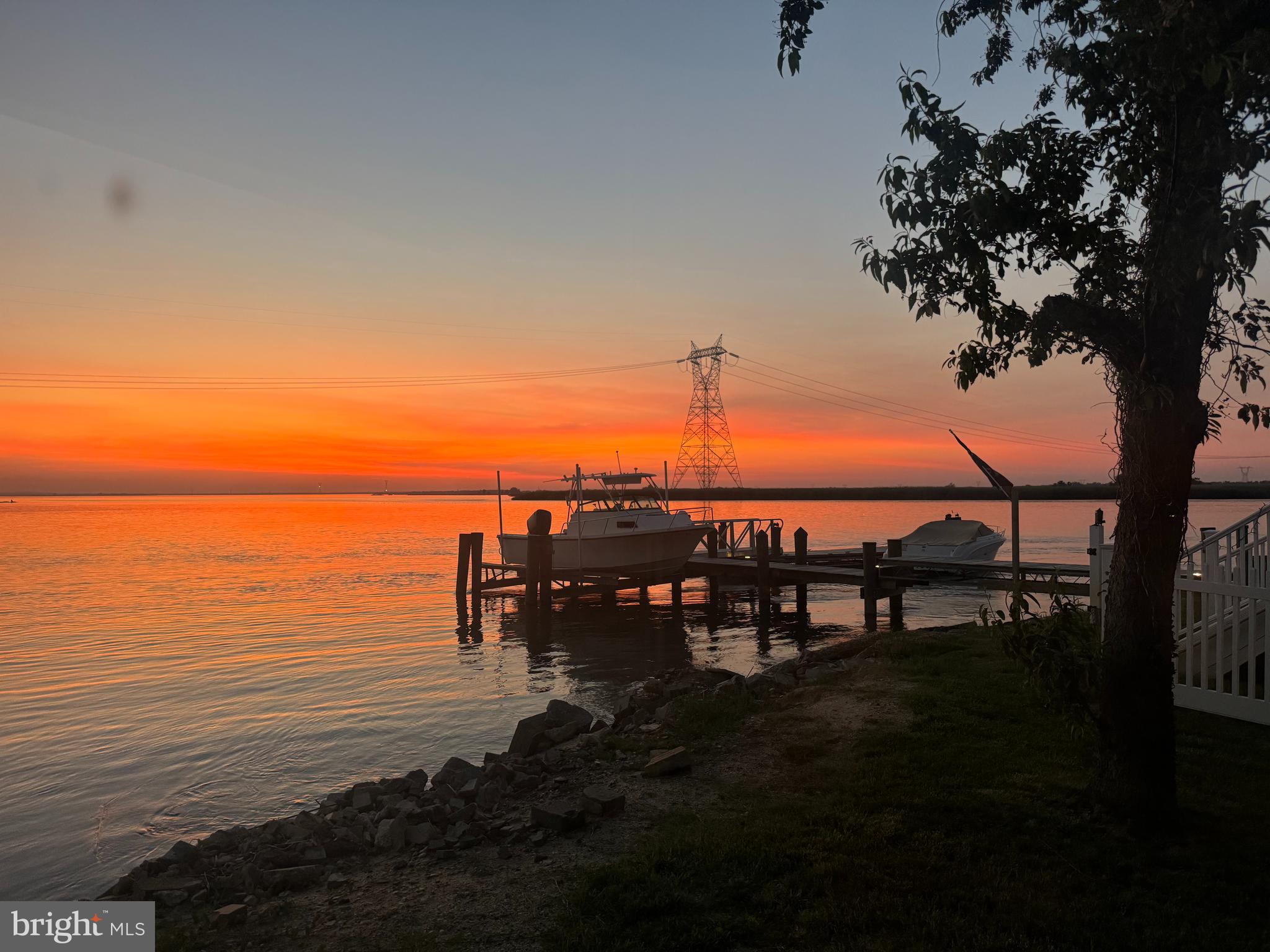 92 Sinnickson Landing Road Salem, NJ 08079 - Photo 39 of 39 a view of a ocean from a balcony