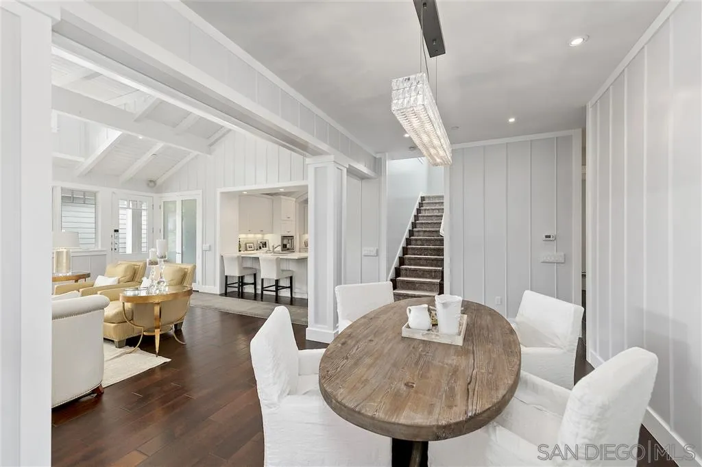 139 27th Street Del Mar, CA 92014 - Photo 8 of 25 a living room with furniture and wooden floor