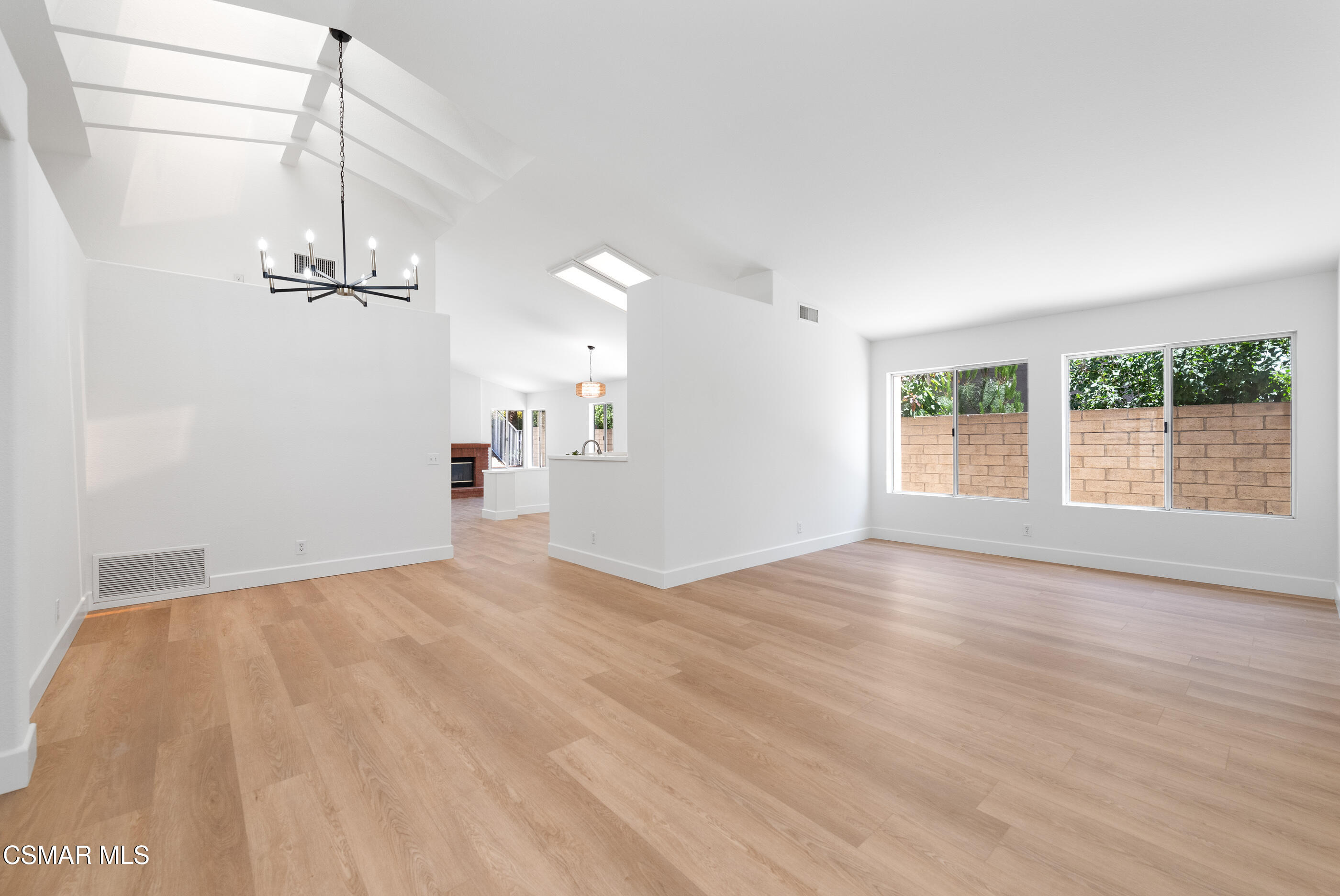 7246 University Drive Moorpark, CA 93021 - Photo 3 of 24 12