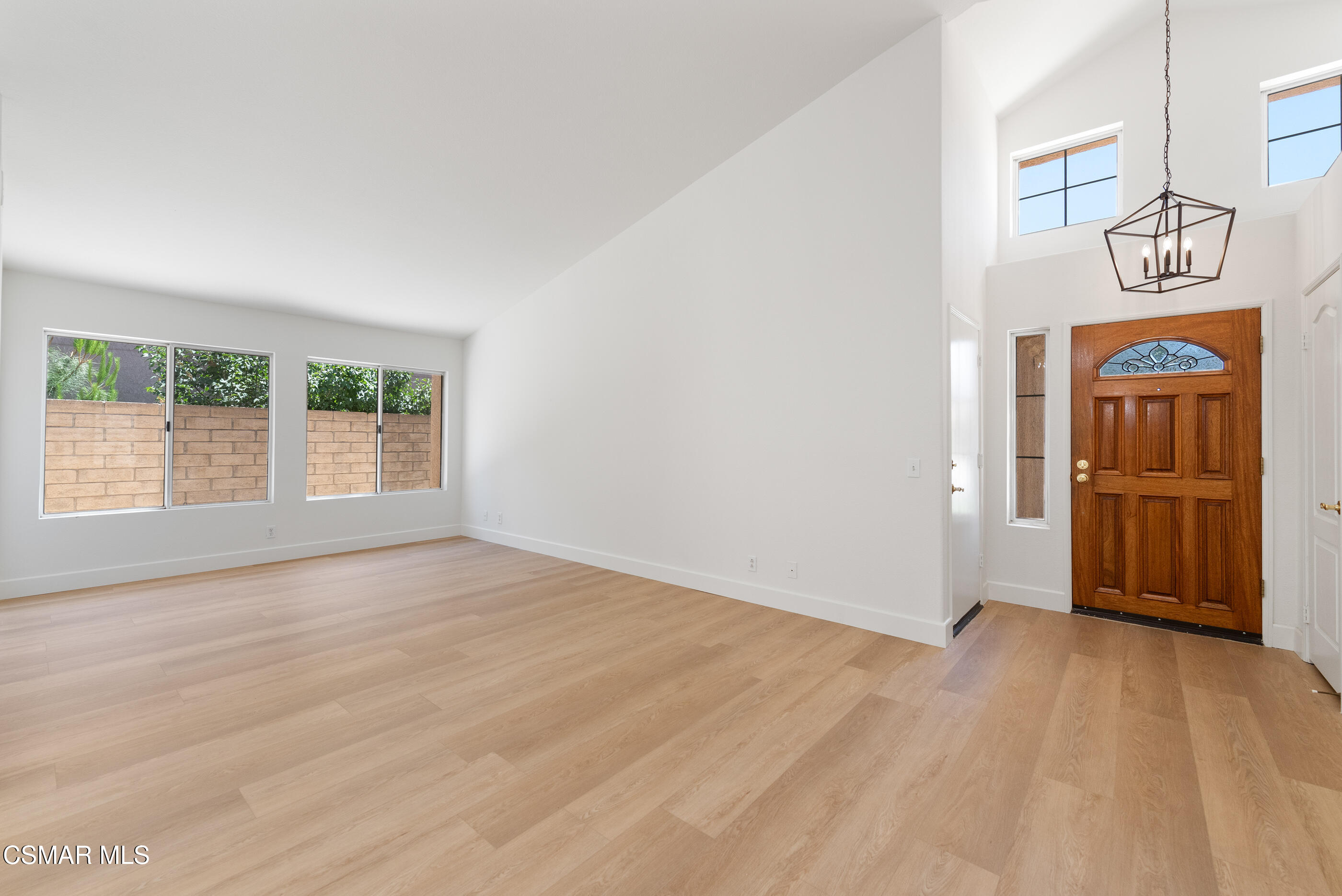 7246 University Drive Moorpark, CA 93021 - Photo 4 of 24 13