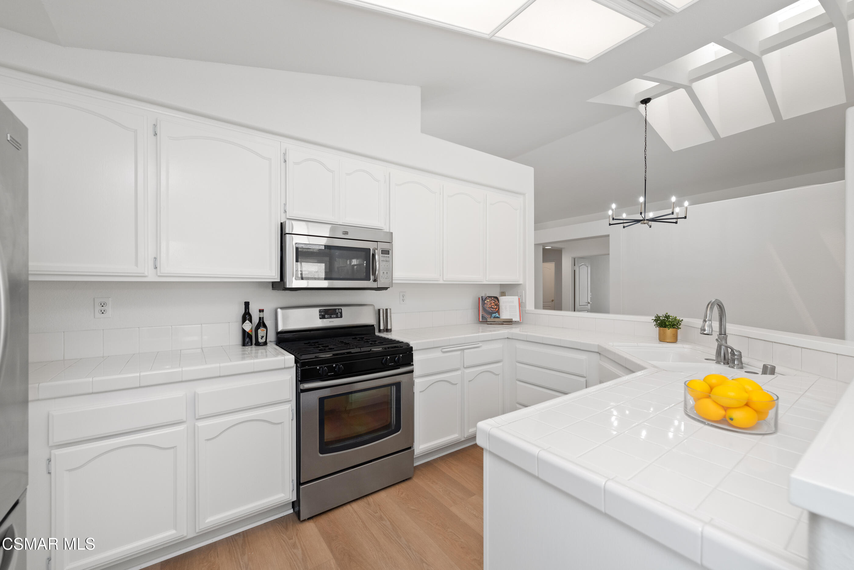 7246 University Drive Moorpark, CA 93021 - Photo 9 of 24 17