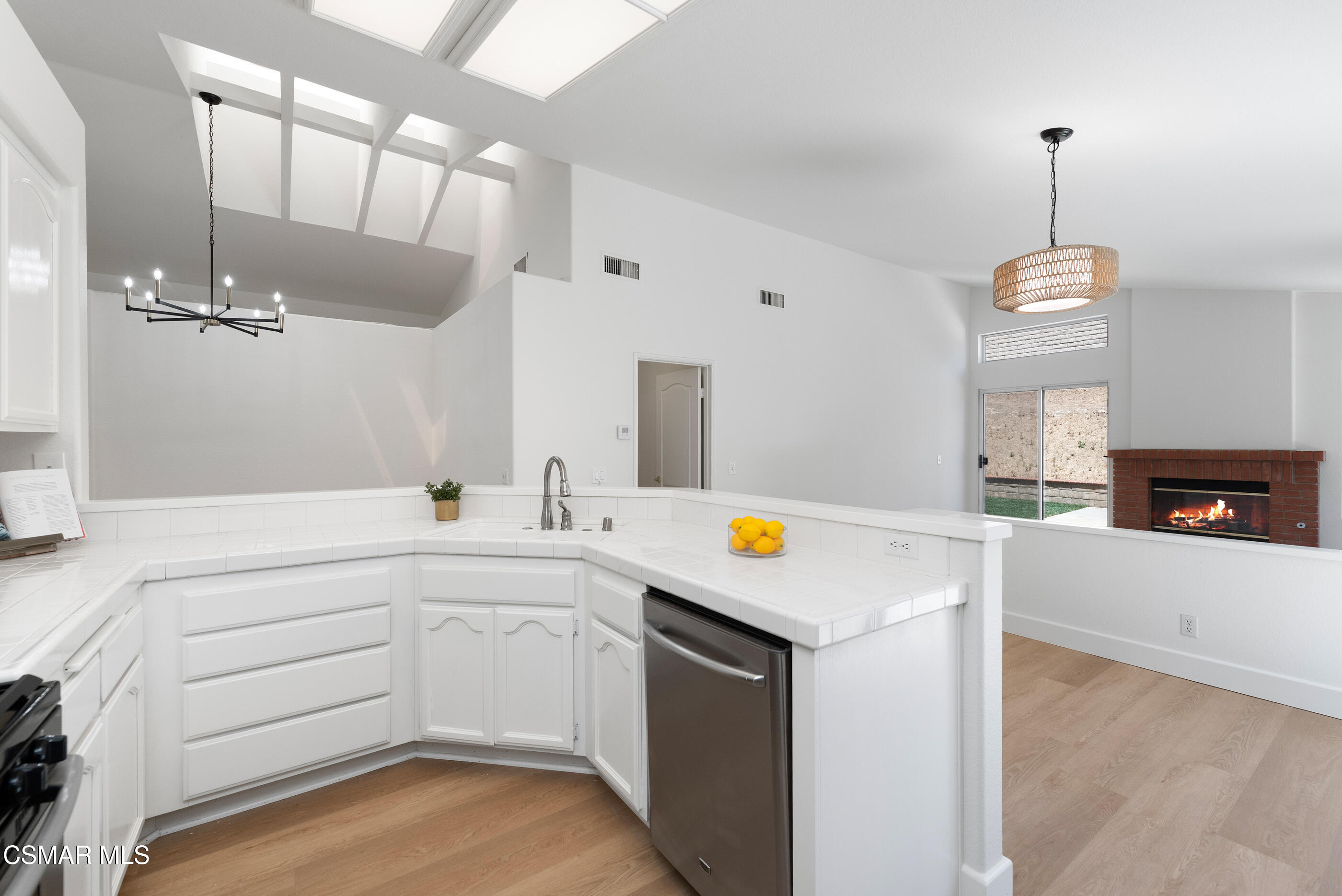 7246 University Drive Moorpark, CA 93021 - Photo 10 of 24 18