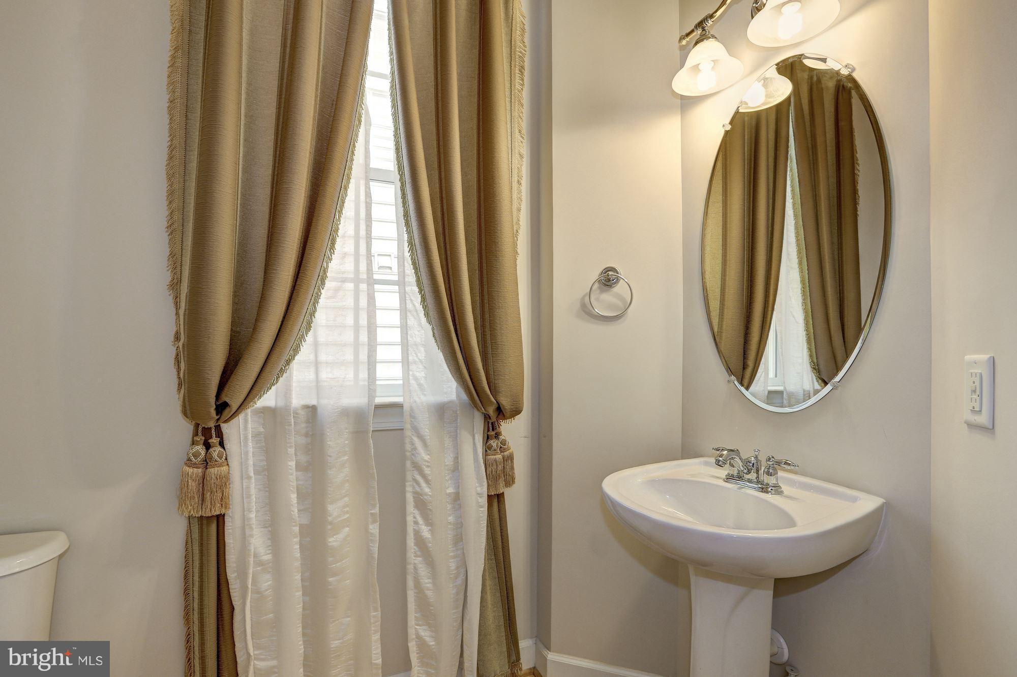 23118 Persimmon Ridge Road Clarksburg, MD 20871 - Photo 13 of 30 First Floor Powder Room