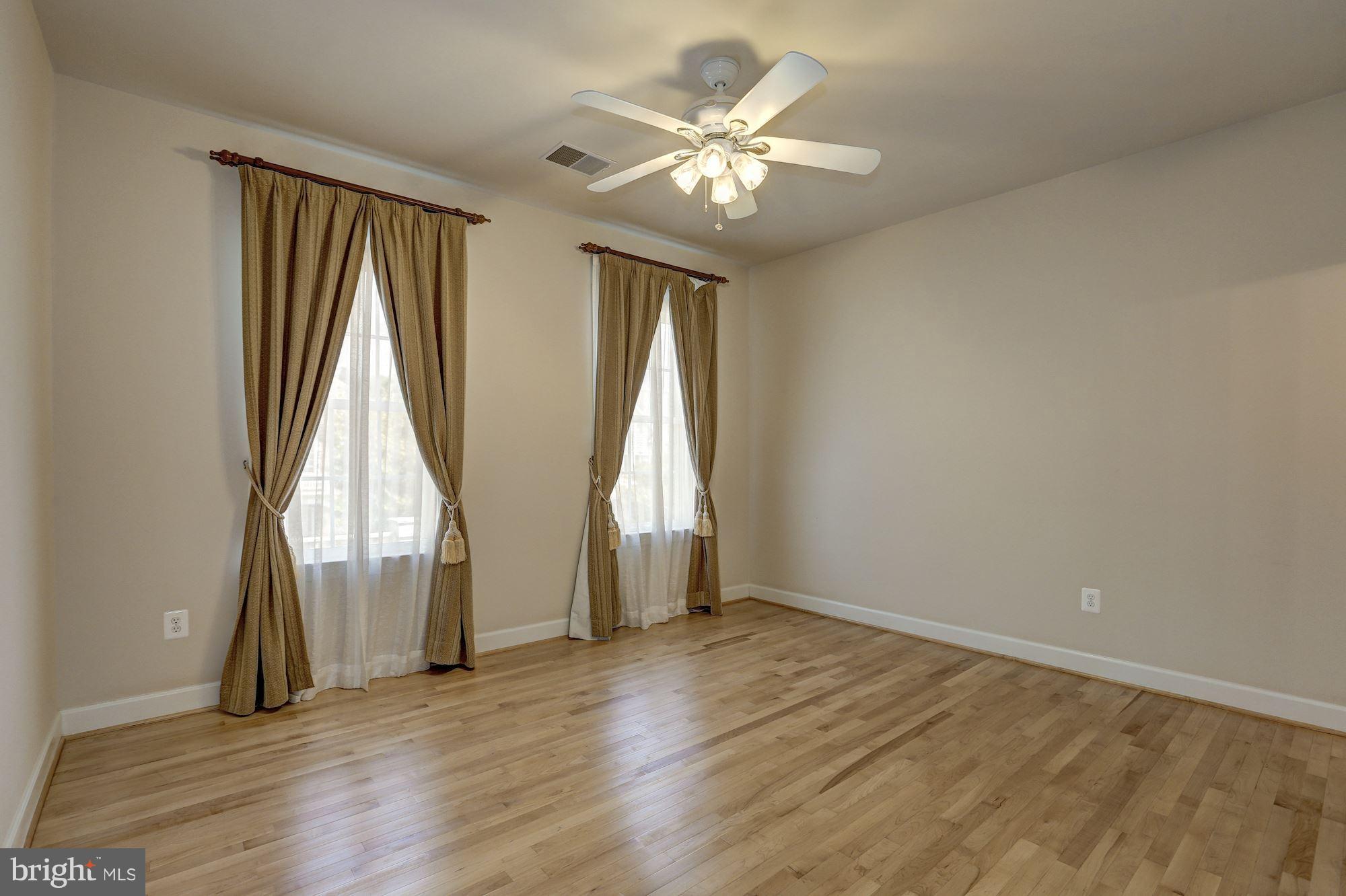 23118 Persimmon Ridge Road Clarksburg, MD 20871 - Photo 21 of 30 Guest Bedroom with on Suite Bath