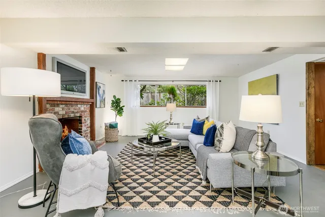 $749,950 | 15528 Greenwood Avenue North, Shoreline, WA 98133