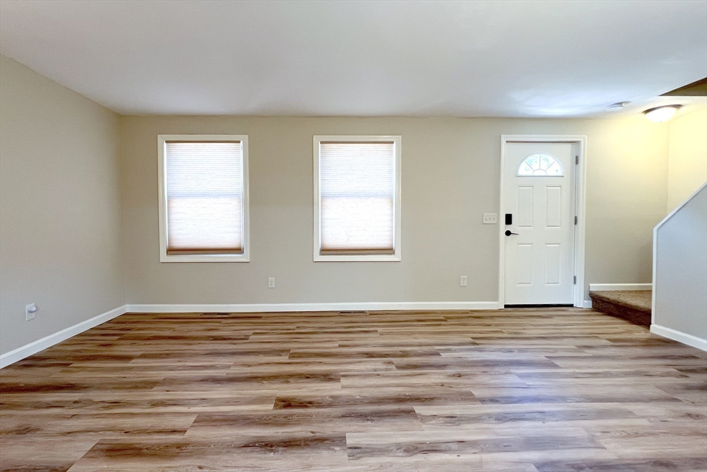 31 Crawford Circle Springfield, MA 01108 - Photo 3 of 41