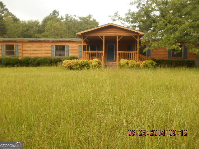 166 Hampton Road Claxton, GA 30417 - Photo 1 of 1 a front view of a house with a yard