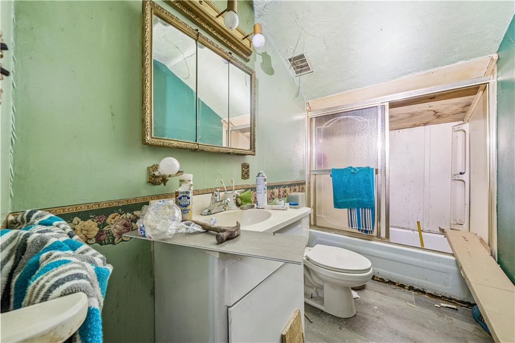 5601 Duncan Street Pittsburgh, PA 15201 - Photo 8 of 14 a bathroom with a toilet sink and mirror