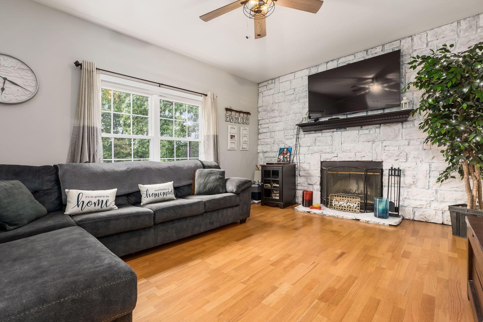 5350 Spring Hill Road Southeast Heath, OH 43056 - Photo 7 of 28 Family room