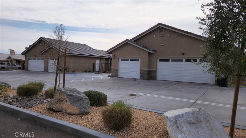 20125 Zuni Road Apple Valley, CA 92307 - Photo 3 of 19