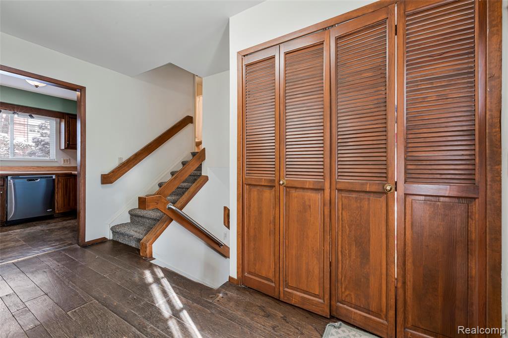 2075 Derby Road Troy, MI 48084 - Photo 4 of 62 Gallery Image 4