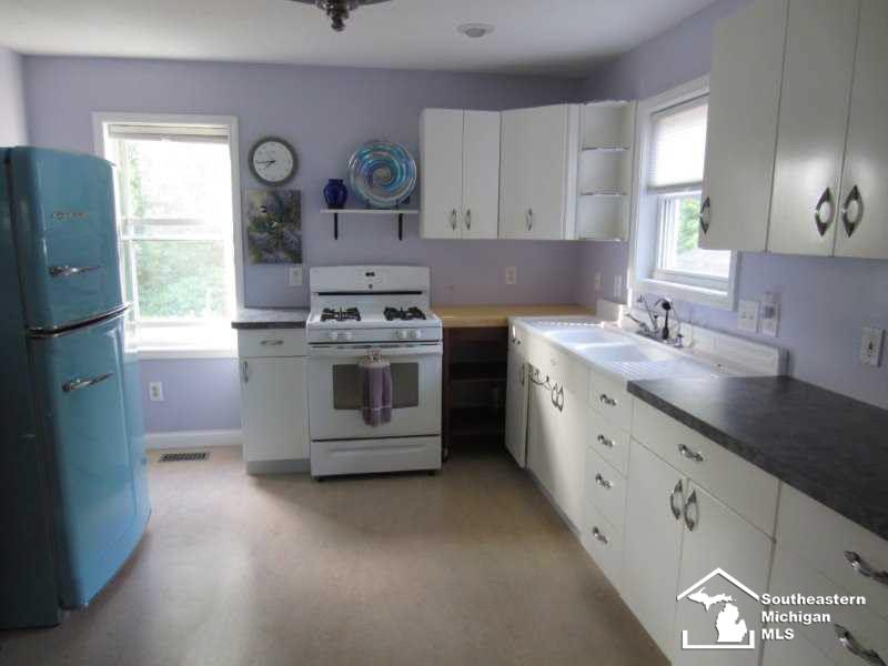 9330 Secor Road Temperance, MI 48182 - Photo 11 of 18 20443647-10.JPG