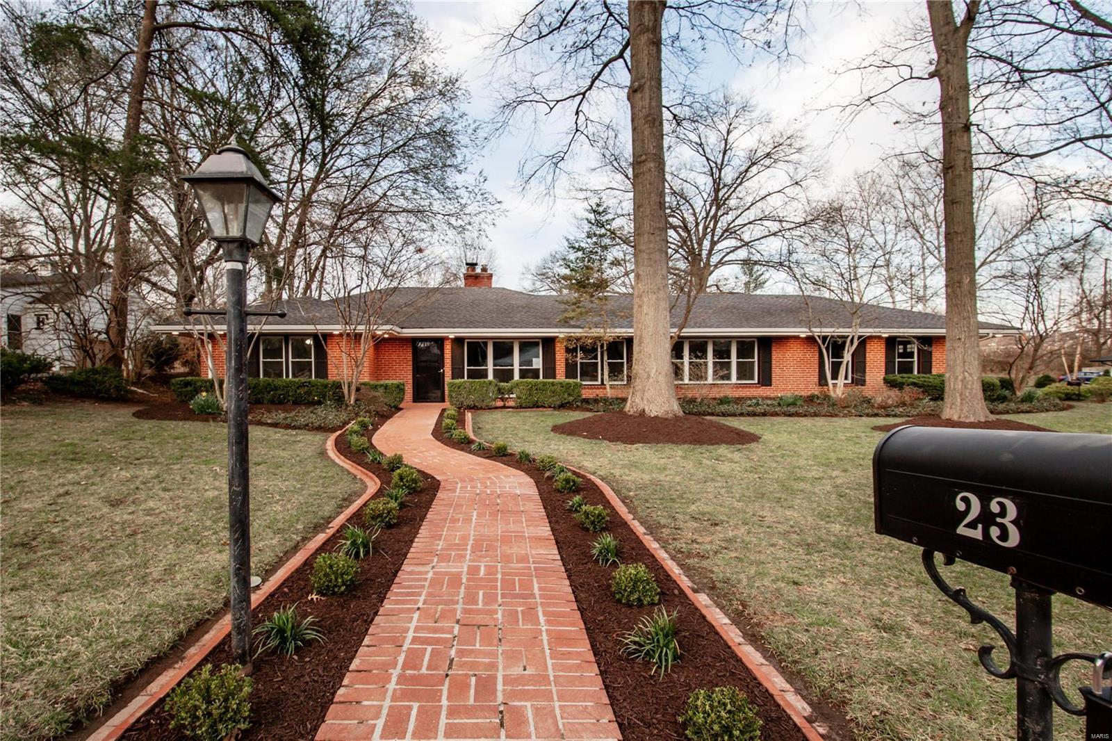 23 Foxboro Road St. Louis, MO 63124 - Photo 1 of 16