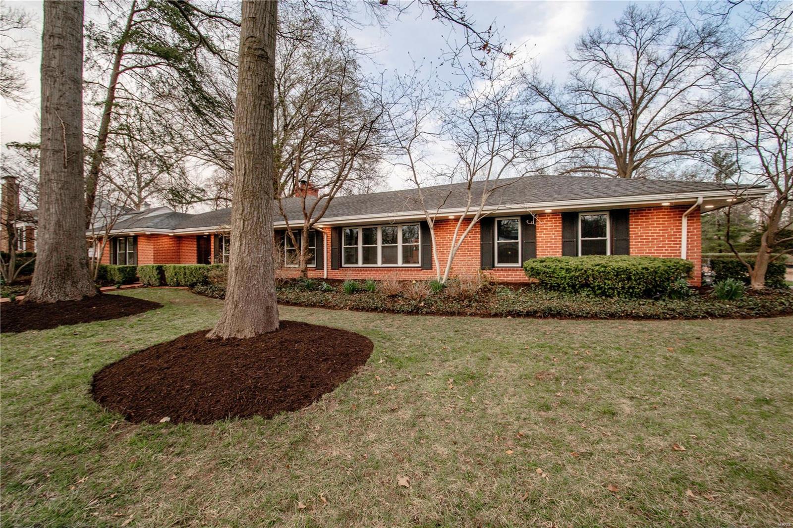 23 Foxboro Road St. Louis, MO 63124 - Photo 2 of 16