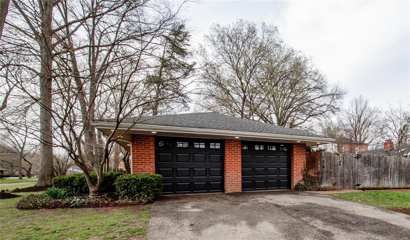 23 Foxboro Road St. Louis, MO 63124 - Photo 3 of 16