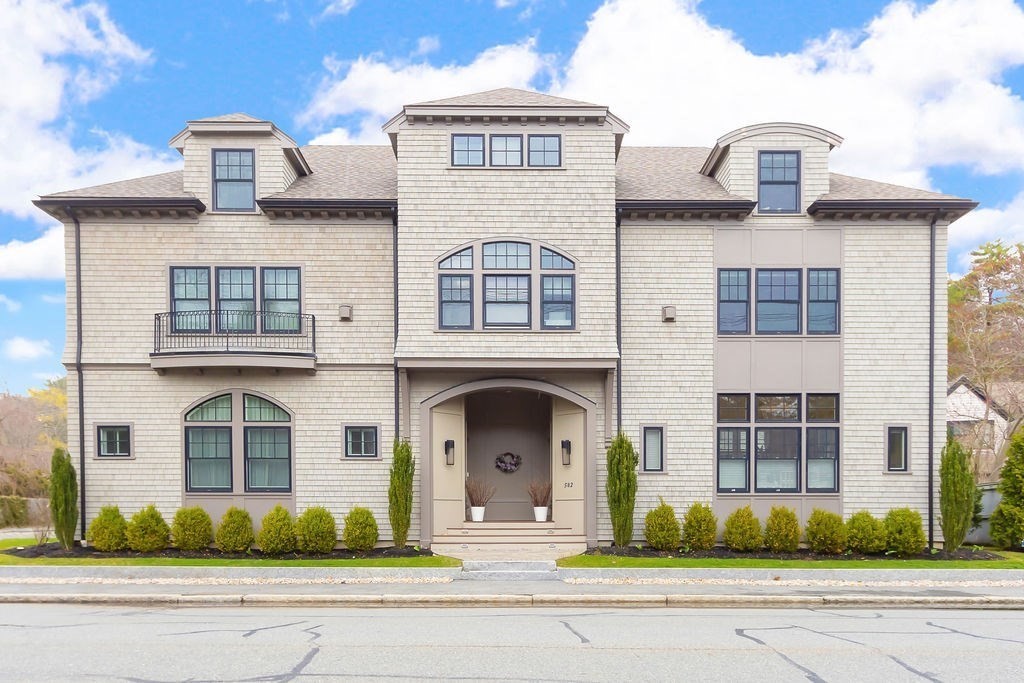 582 Hale Street, Unit 2 Beverly, MA 01915 - Photo 1 of 42
