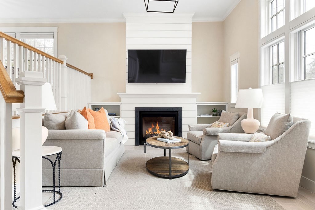 582 Hale Street, Unit 2 Beverly, MA 01915 - Photo 4 of 42