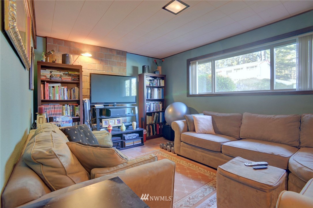 316 158th Street Southeast Bothell, WA 98012 - Photo 14 of 20