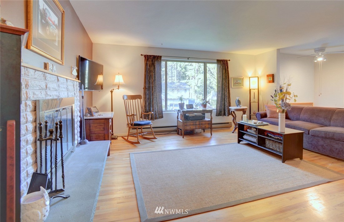316 158th Street Southeast Bothell, WA 98012 - Photo 3 of 20
