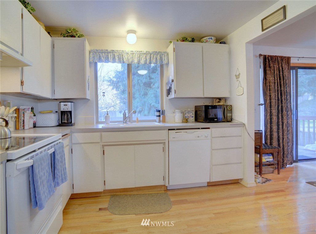 316 158th Street Southeast Bothell, WA 98012 - Photo 8 of 20