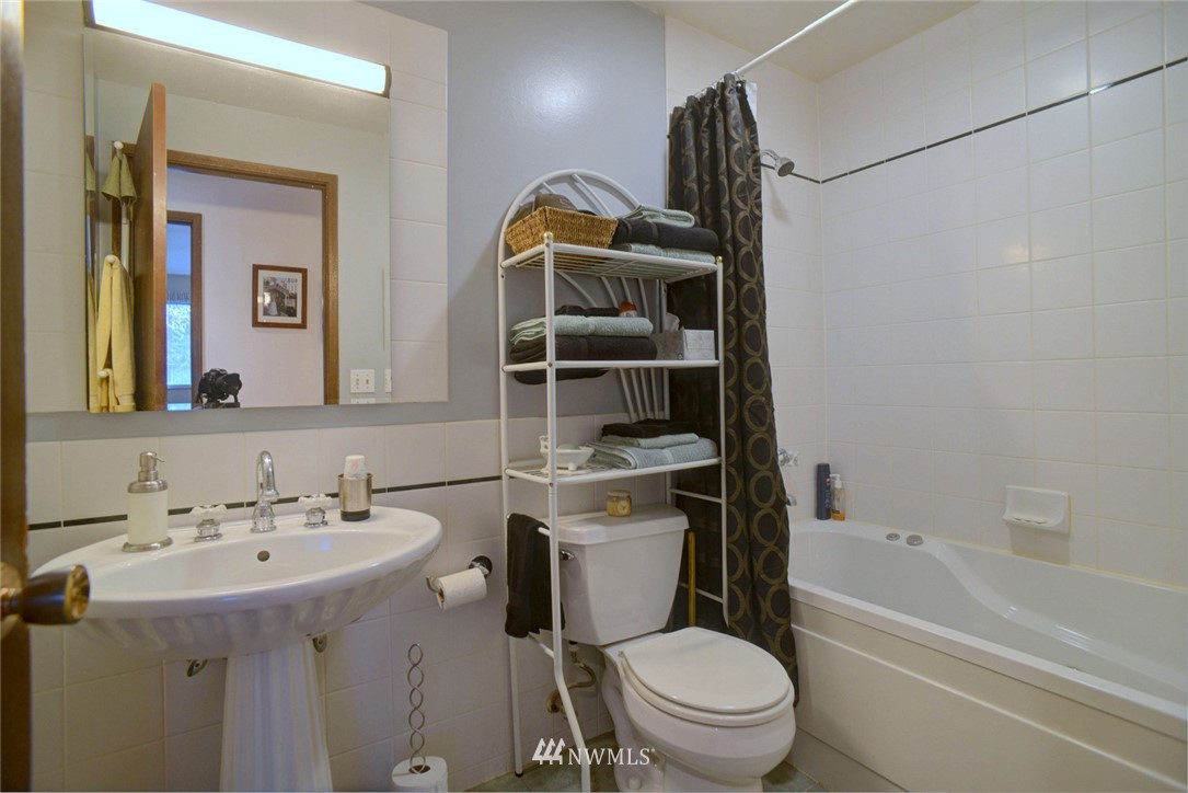 316 158th Street Southeast Bothell, WA 98012 - Photo 10 of 20