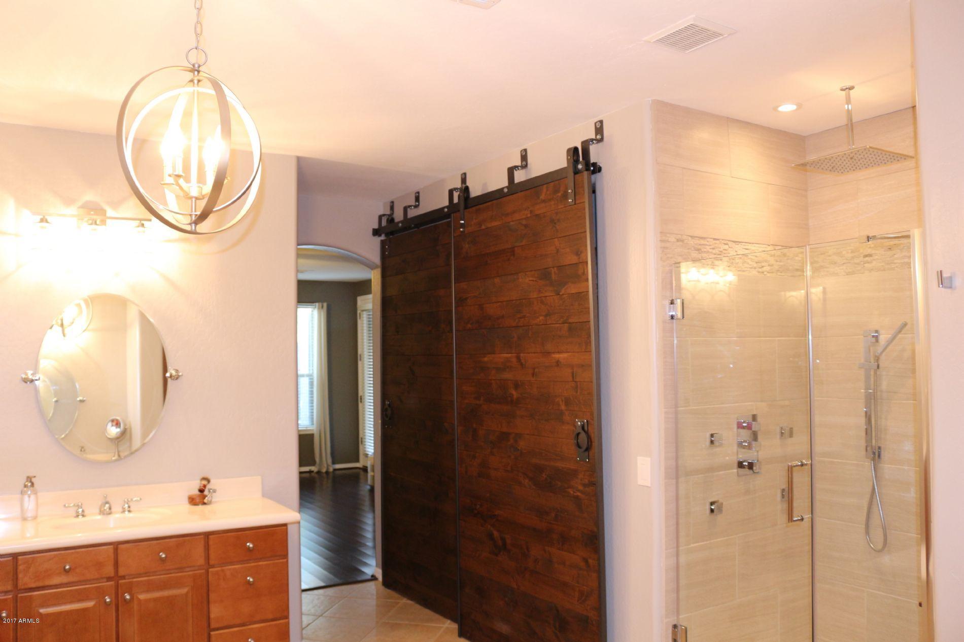 2626 West Florimond Road Phoenix, AZ 85086 - Photo 13 of 33 Bedroom 1- Master Bath 1