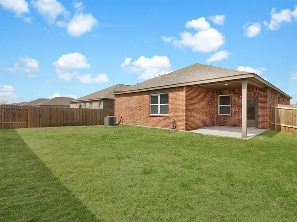 $1,950 | 521 Harbor Oaks Drive, Anna, TX 75409