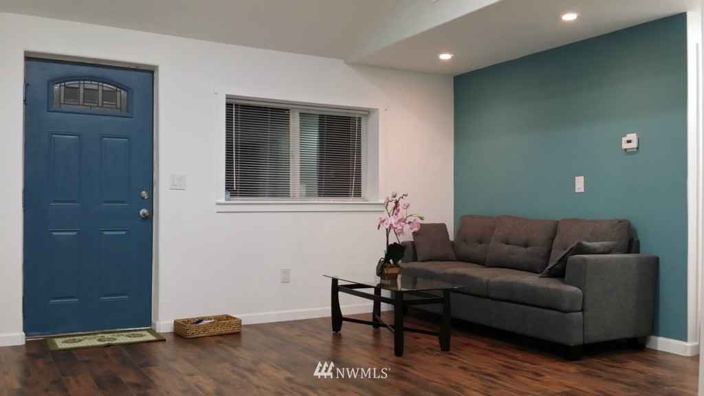 3323 Northeast 8th Street Renton, WA 98056 - Photo 2 of 11